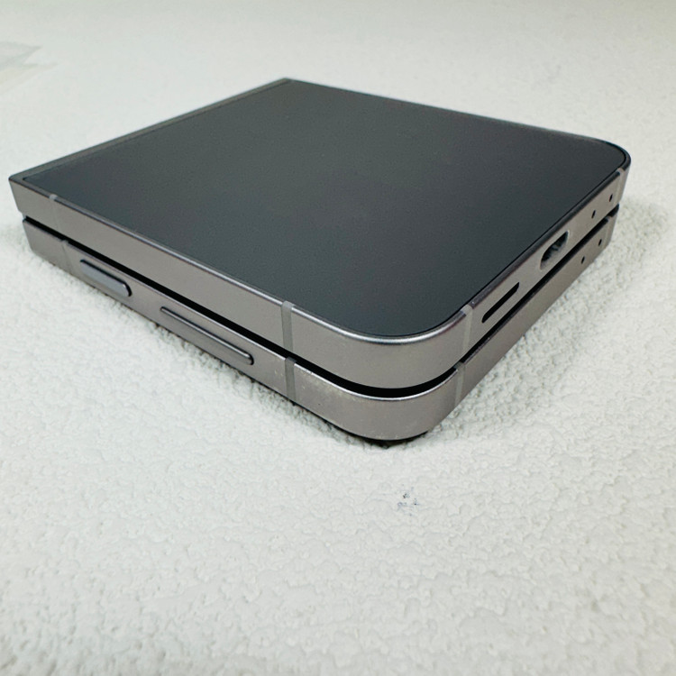 갤럭시 Z플립6 실버 256기가 내부화면센터판 이미지