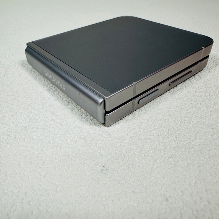 갤럭시 Z플립6 실버 256기가 내부화면센터판 이미지