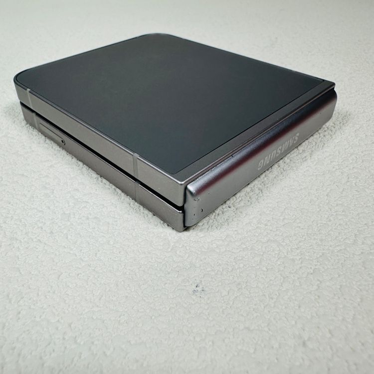 갤럭시 Z플립6 실버 256기가 내부화면센터판 이미지