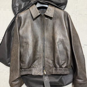 느와르라르메스 세미오버 이미지