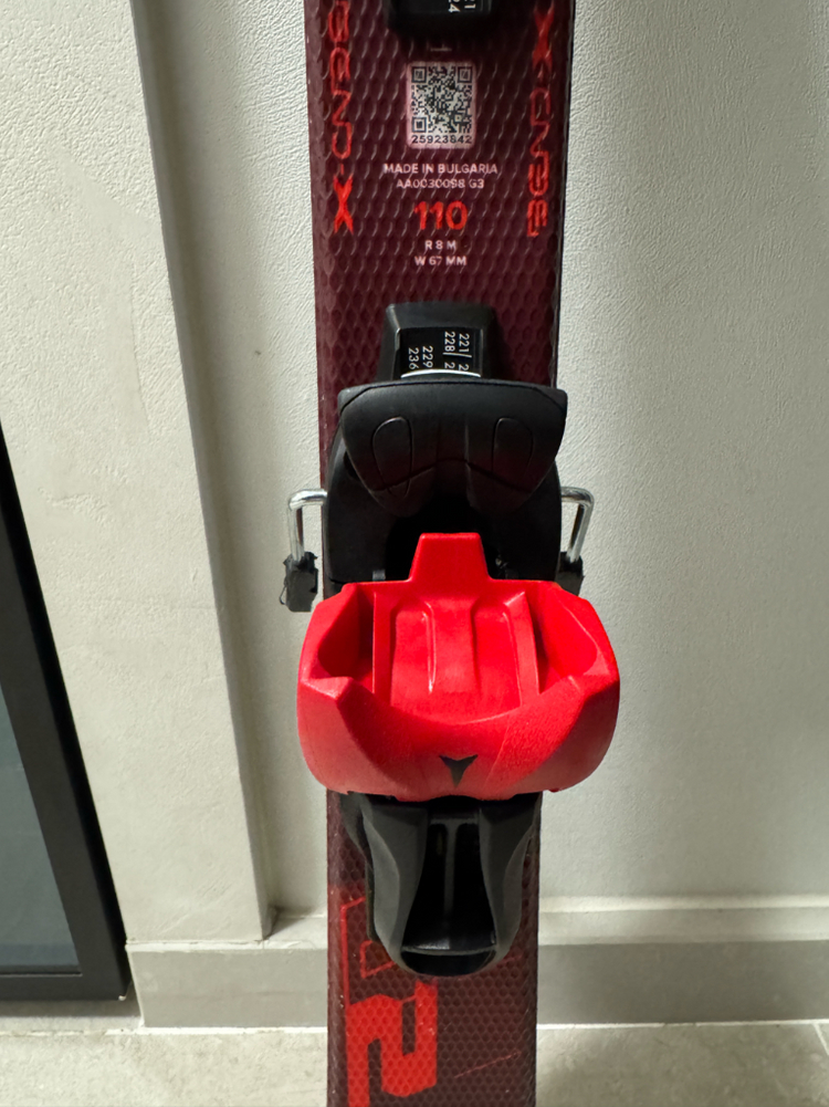 아토믹 24/25 J2 레드스터 주니어 110cm 스키 판매합니다. 이미지