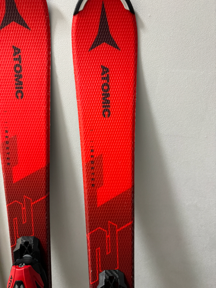 아토믹 24/25 J2 레드스터 주니어 110cm 스키 판매합니다. 이미지