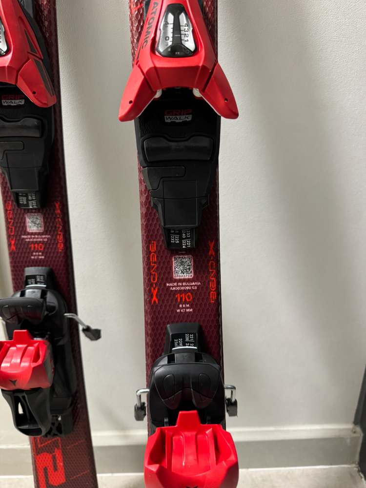 아토믹 24/25 J2 레드스터 주니어 110cm 스키 판매합니다. 이미지