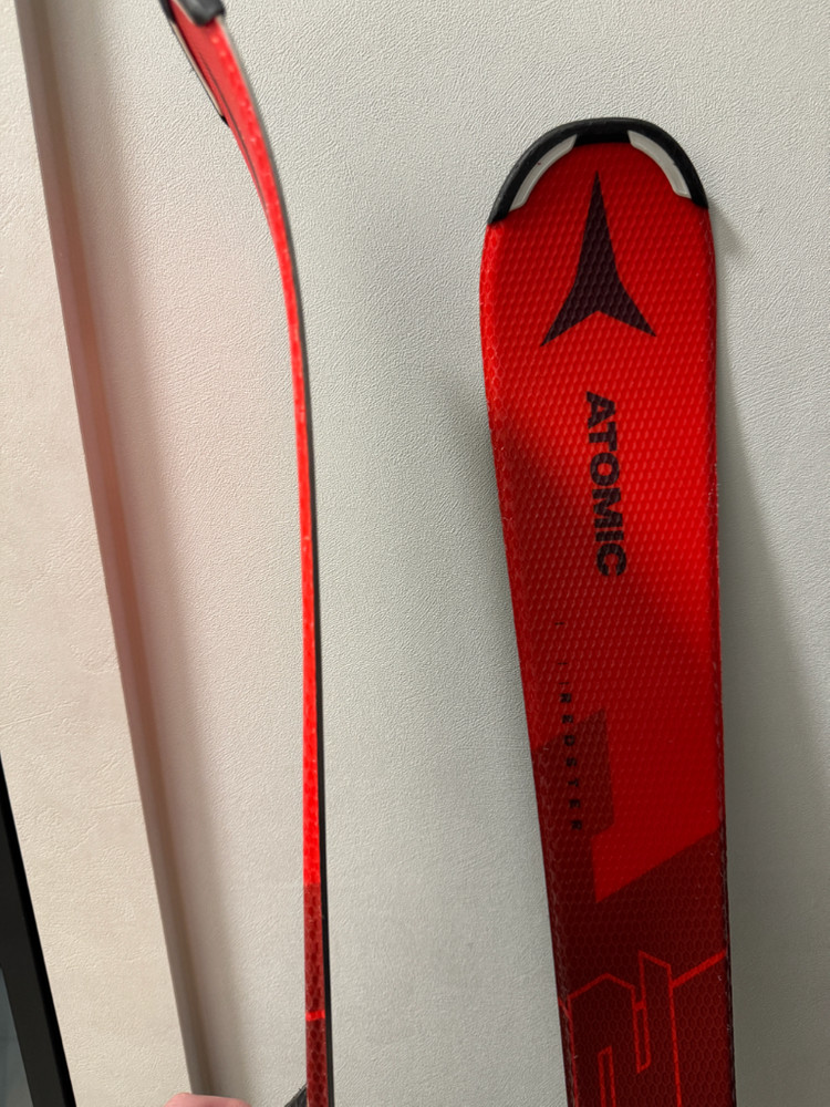아토믹 24/25 J2 레드스터 주니어 110cm 스키 판매합니다. 이미지