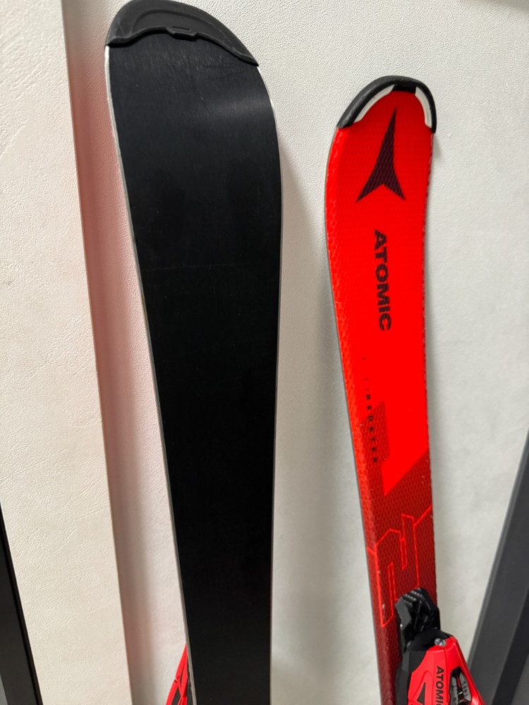 아토믹 24/25 J2 레드스터 주니어 110cm 스키 판매합니다. 이미지