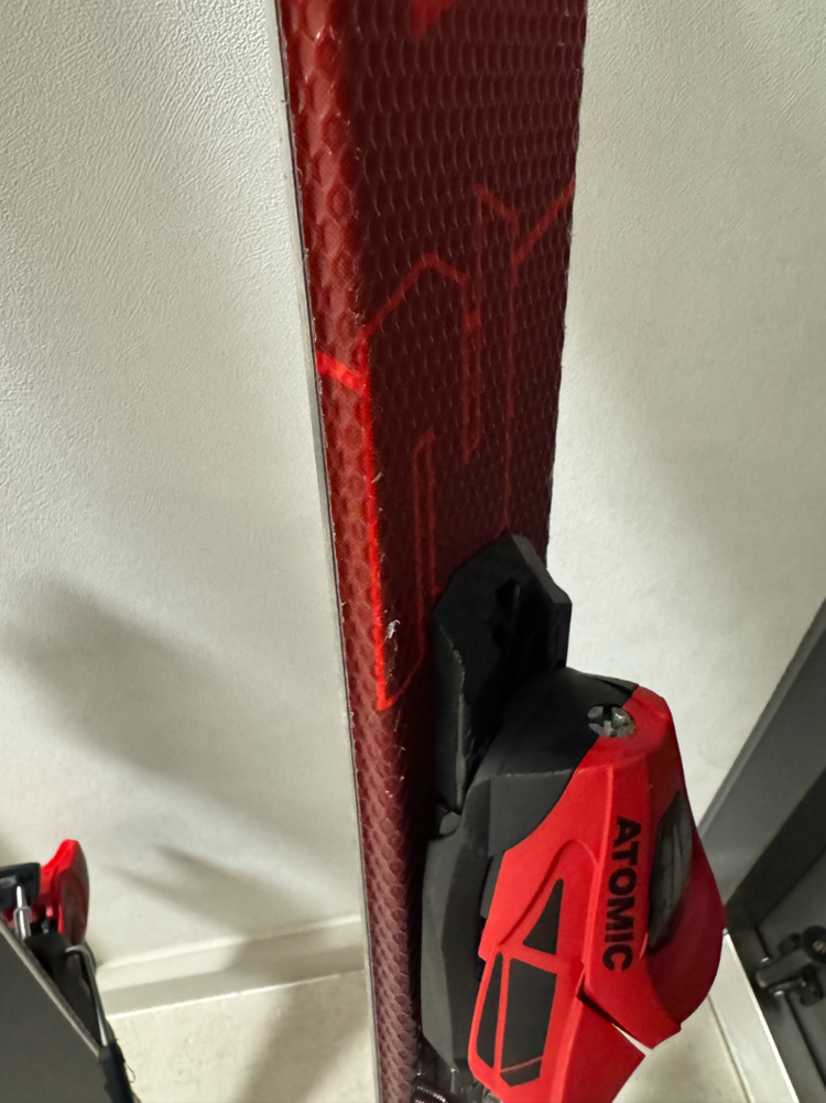 아토믹 24/25 J2 레드스터 주니어 110cm 스키 판매합니다. 이미지