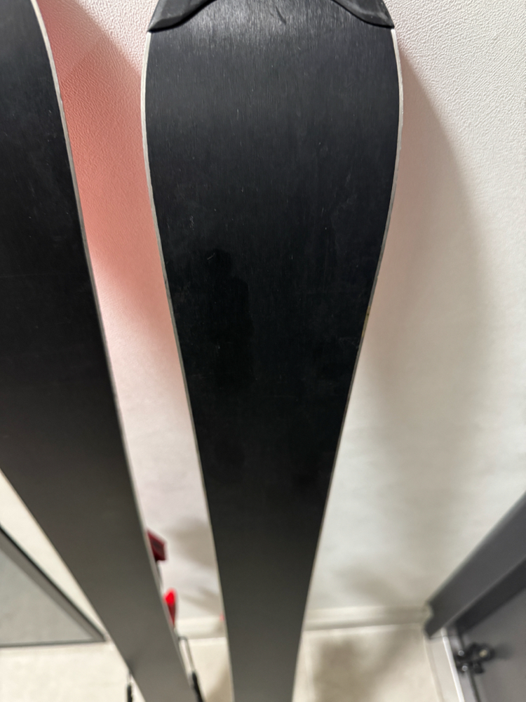 아토믹 24/25 J2 레드스터 주니어 110cm 스키 판매합니다. 이미지