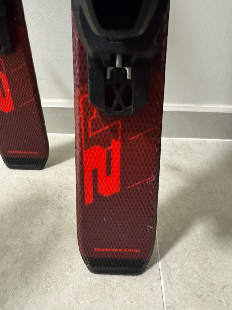 아토믹 24/25 J2 레드스터 주니어 110cm 스키 판매합니다. 이미지