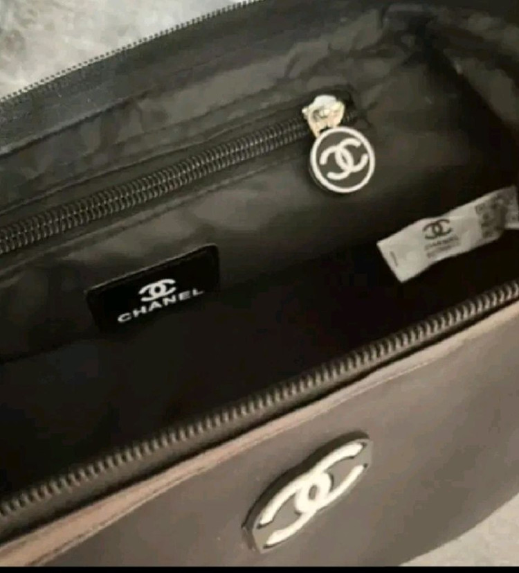샤넬 뷰티 대형파우치 이미지