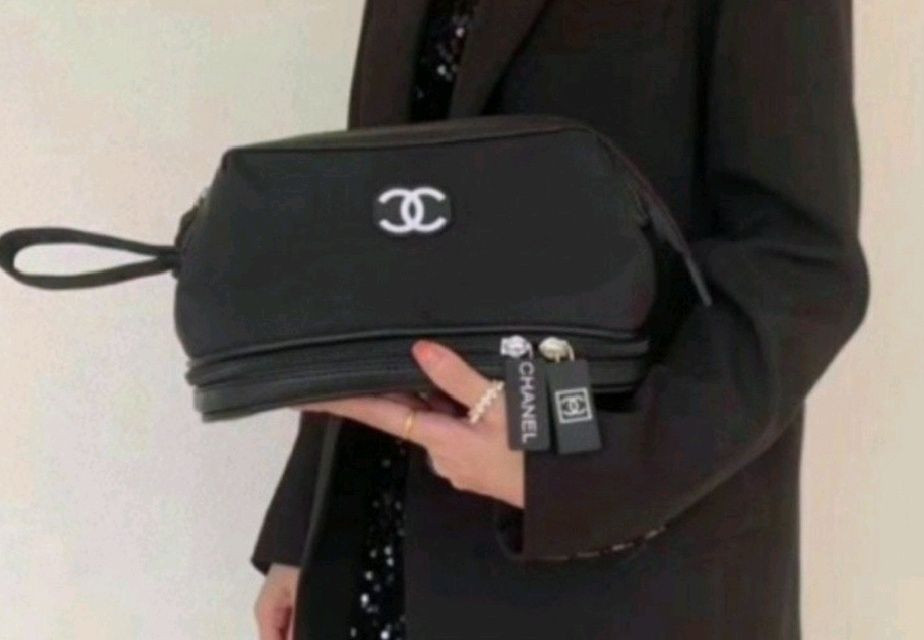 샤넬 뷰티 대형파우치 이미지
