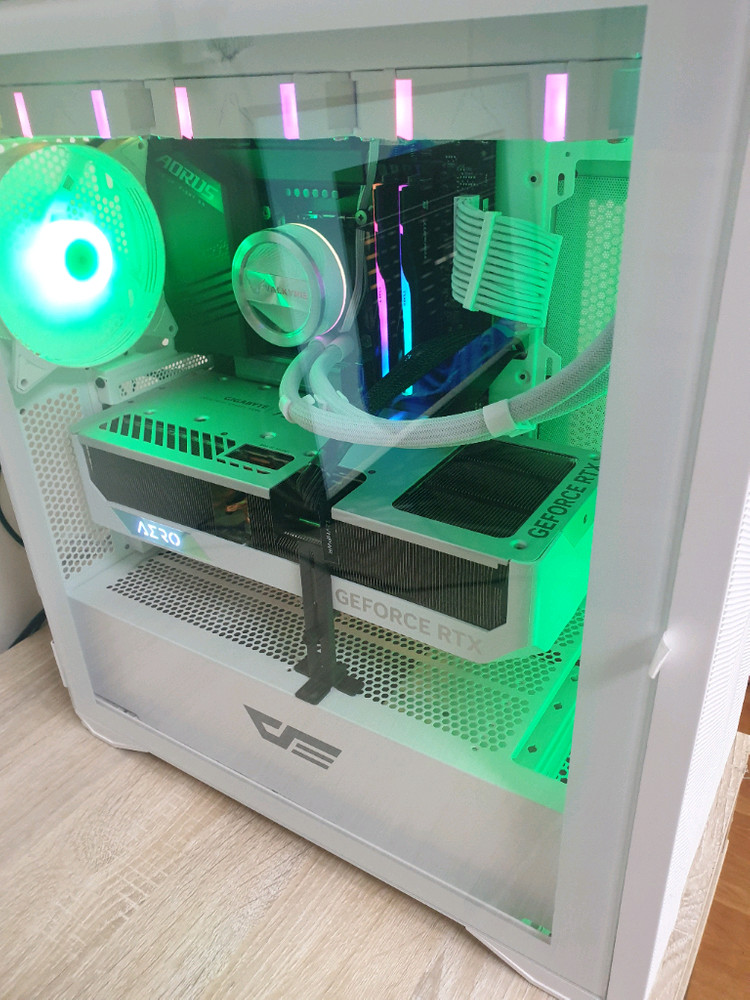 13900K 수냉 64G 2T RTX4080 SUPER 화이트 신품동일 하이엔드급 본체 이미지