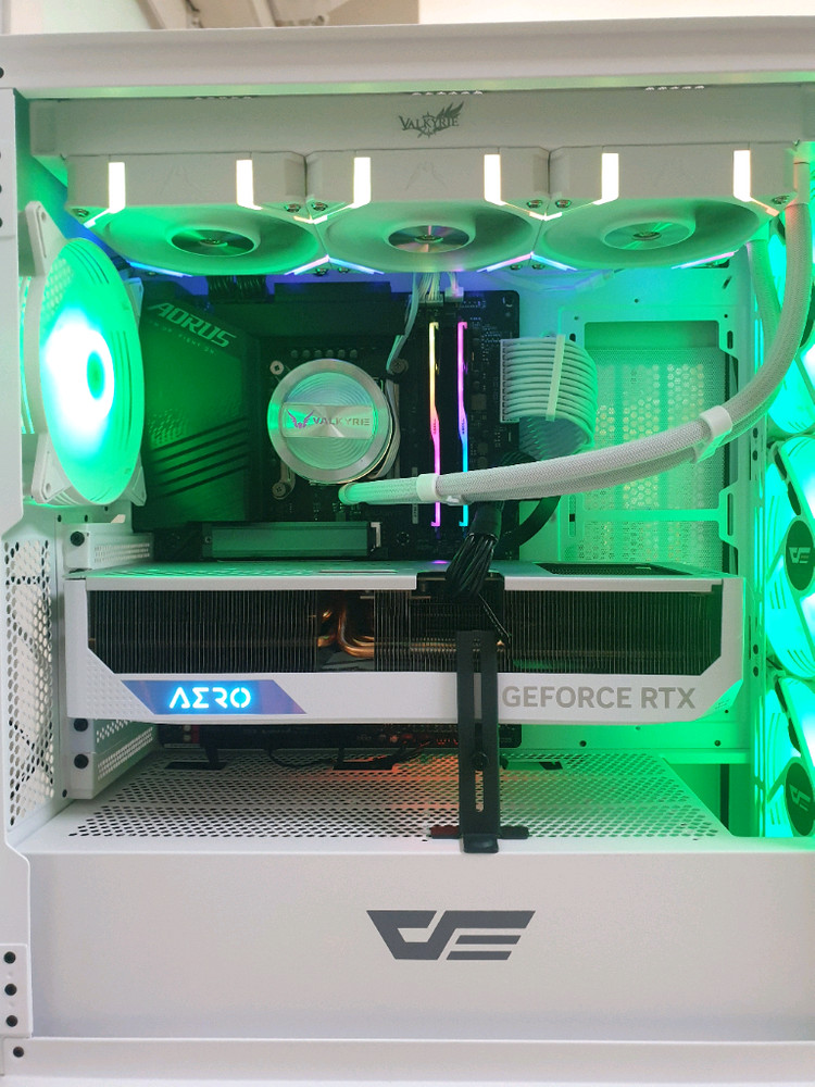 13900K 수냉 64G 2T RTX4080 SUPER 화이트 신품동일 하이엔드급 본체 이미지