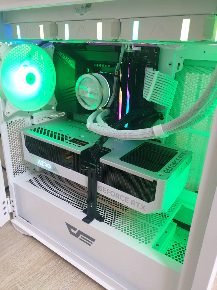 13900K 수냉 64G 2T RTX4080 SUPER 화이트 신품동일 하이엔드급 본체 이미지