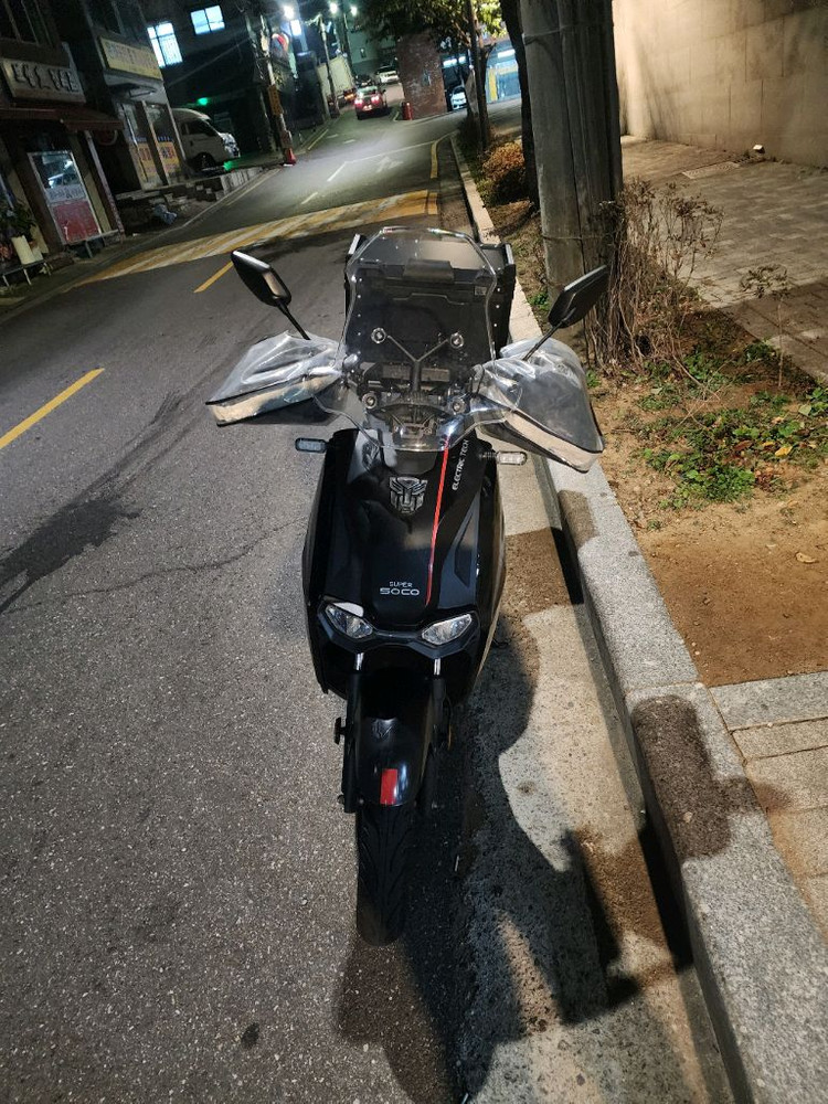 슈퍼쏘코 cpx 블랙 전동스쿠터 이미지