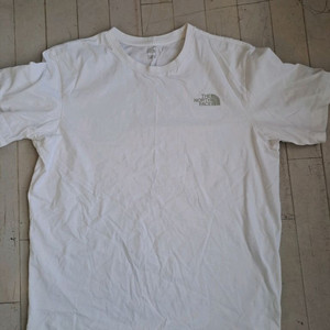 깔끔한 화이트 색상의 노스페이스 반팔티 이미지