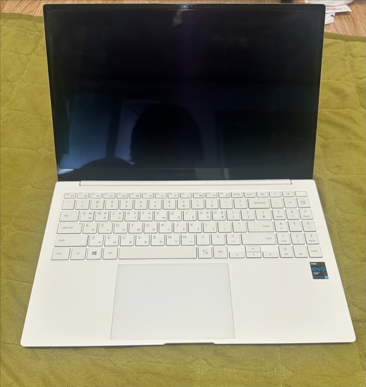 삼성 갤럭시북2 판매합니다. 이미지