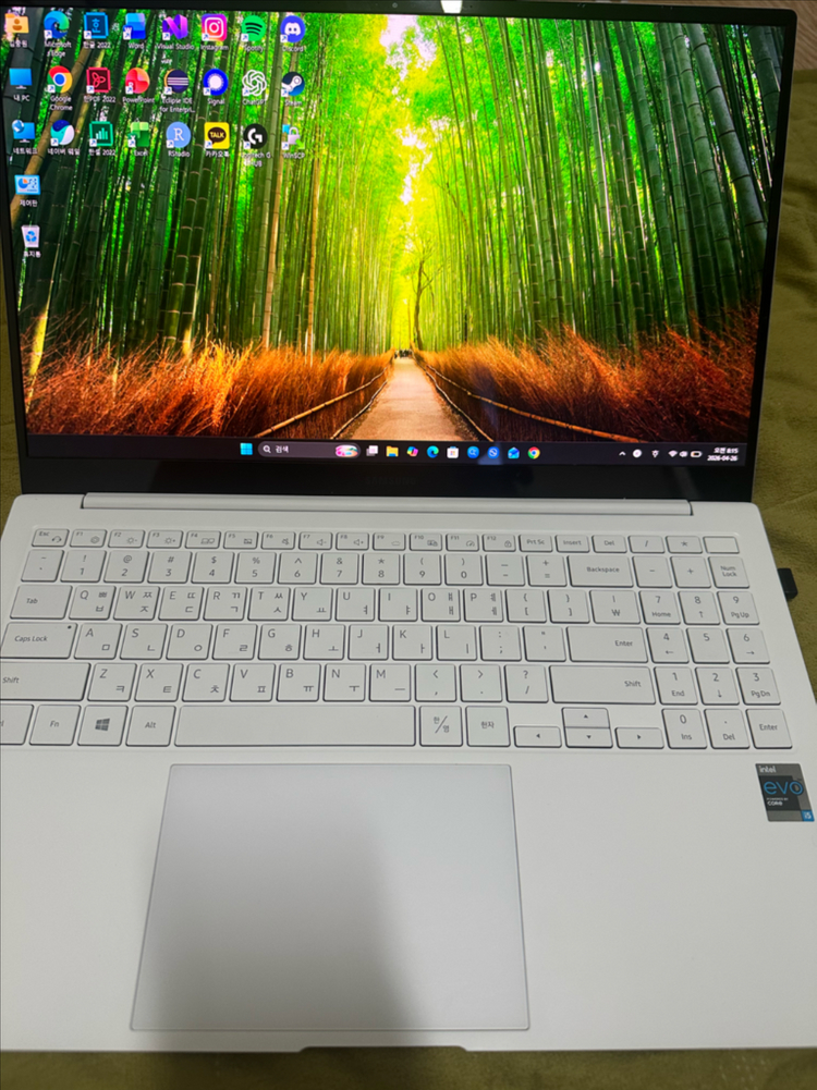 삼성 갤럭시북2 판매합니다. 이미지