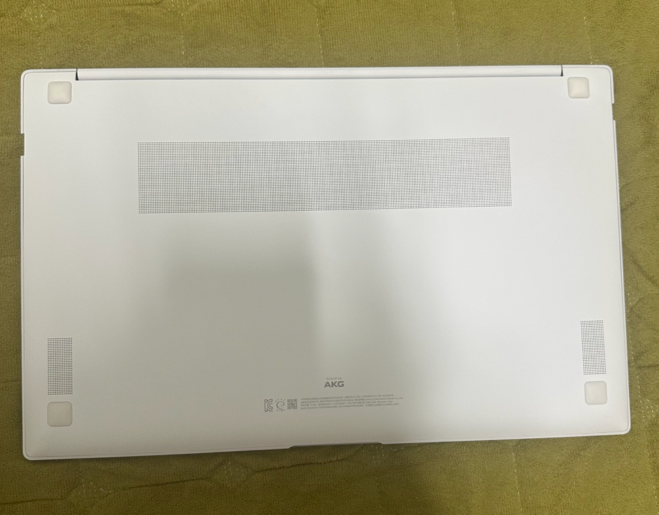 삼성 갤럭시북2 판매합니다. 이미지