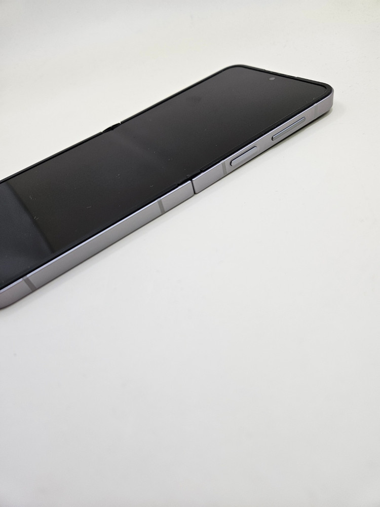 S급 갤럭시Z플립6 정품 정상해지 중고폰 할인가능 이미지