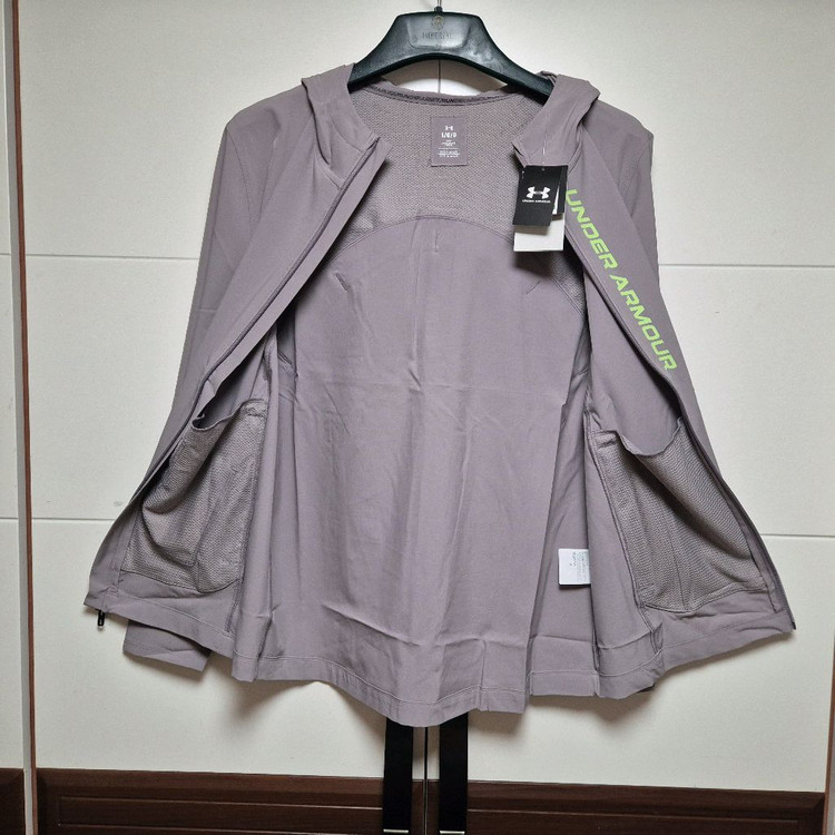 언더아머 발수 바람막이 러닝자켓 이미지