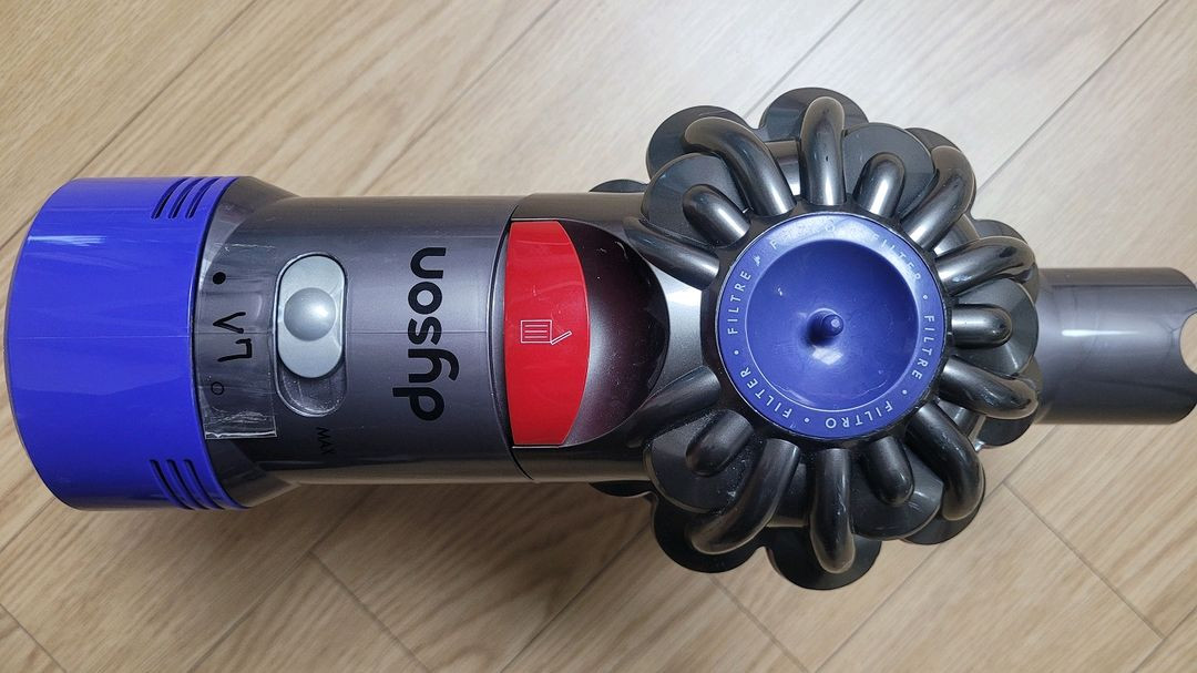 깨끗하게 세척한 다이슨 청소기 V7(19분 연속동작) 이미지