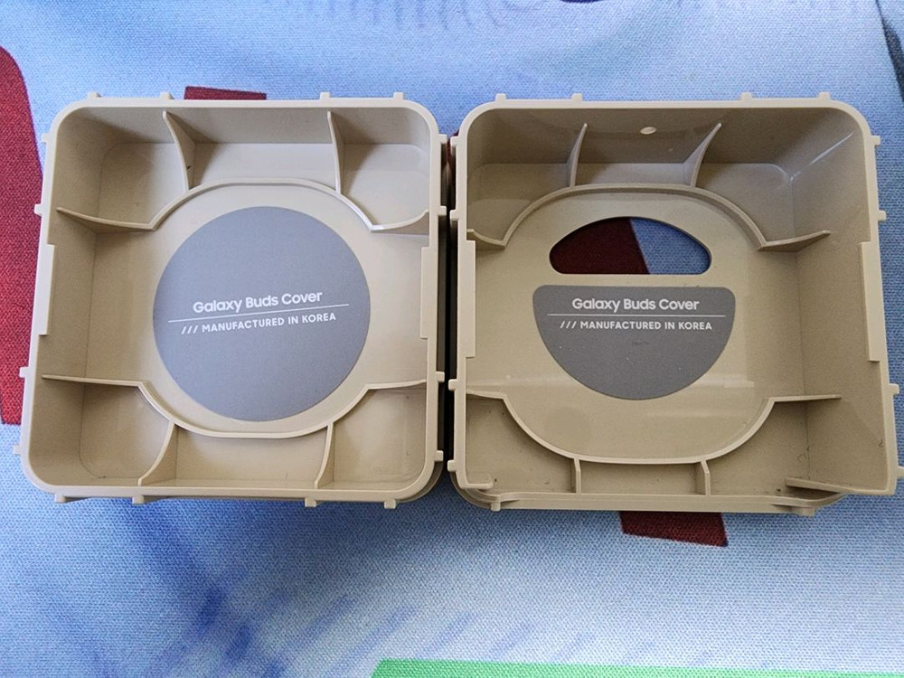 버즈 하이브로우 케이스 이미지