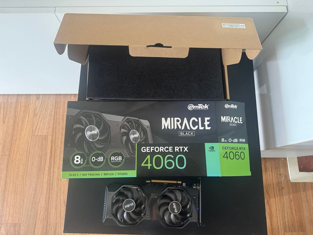 이엠텍 지포스 RTX 4060 MIRACLE BLACK D6 8GB (부산) 이미지