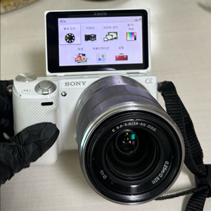 소니 NEX-5T 화이트 미러리스 카메라 이미지