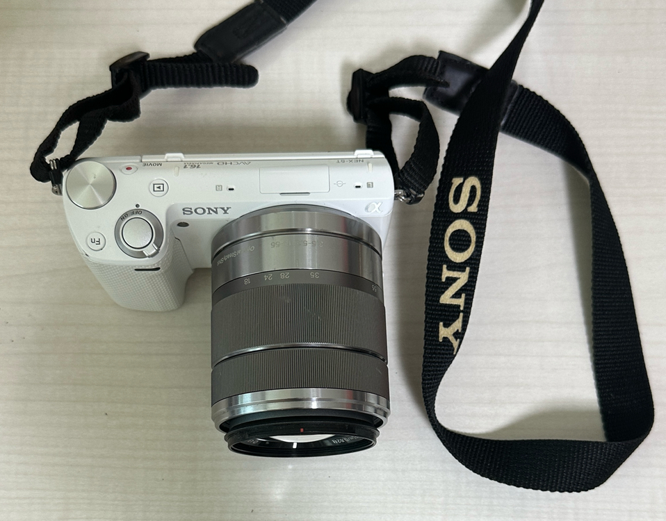 소니 NEX-5T 화이트 미러리스 카메라 이미지