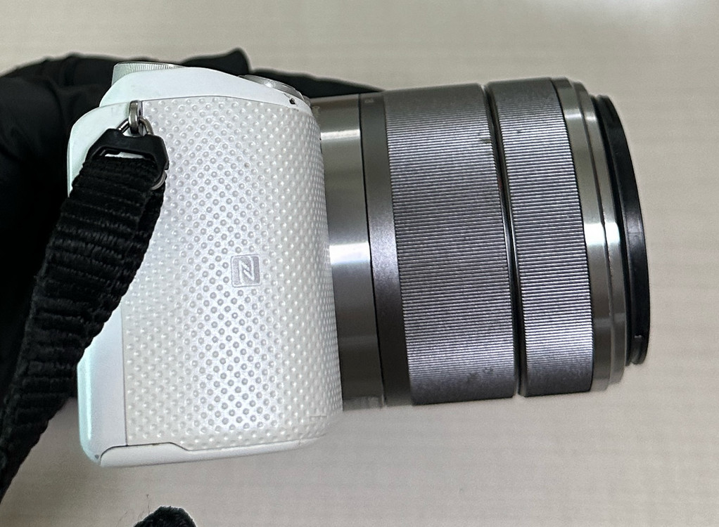 소니 NEX-5T 화이트 미러리스 카메라 이미지