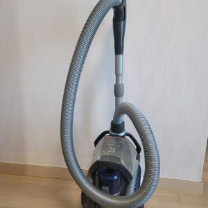 일렉트로룩스 ZUF4301OR 유선 청소기 이미지