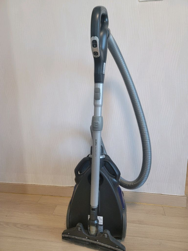 일렉트로룩스 ZUF4301OR 유선 청소기 이미지