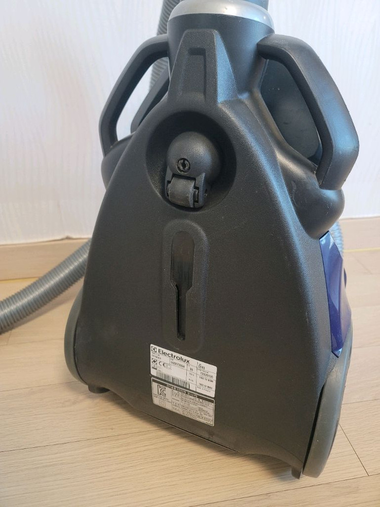 일렉트로룩스 ZUF4301OR 유선 청소기 이미지