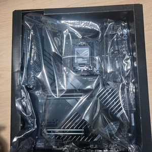 ASUS Z690 APEX 이미지