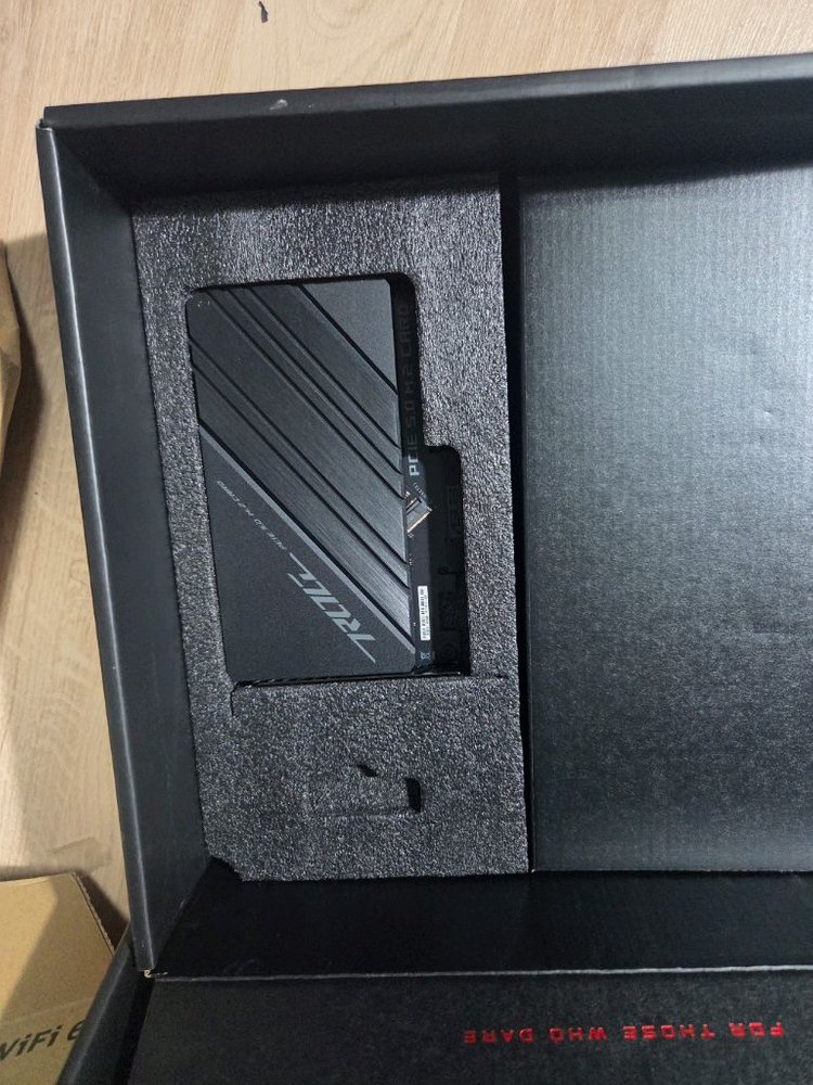 ASUS Z690 APEX 이미지