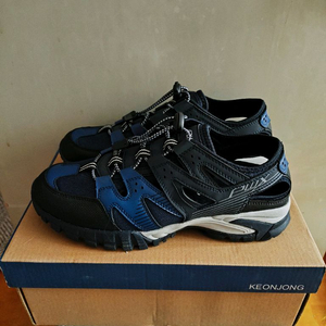 (새상품)남성270사이즈 스포츠 샌들 여름 운동화 트레킹화 아쿠아슈즈 이미지