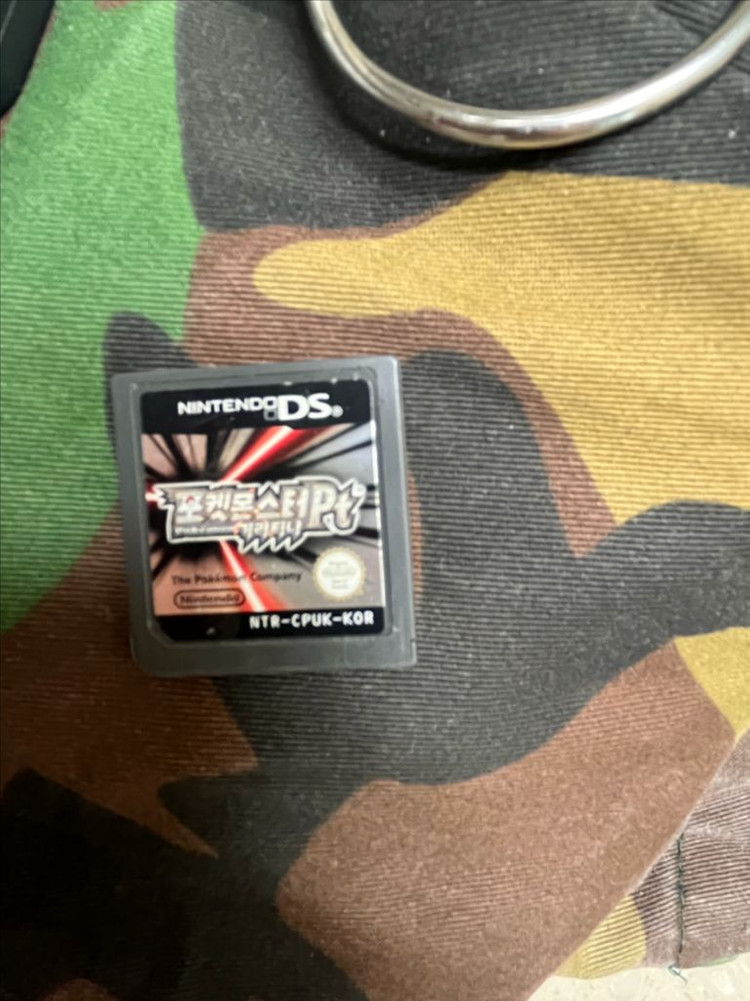 휴대용 게임기 본체 + 포켓몬스터 게임팩 이미지