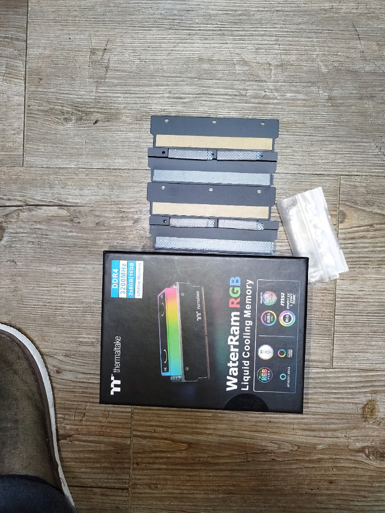 Thermaltake WaterRam Alexa/Razer Chroma DDR4 3200MHz 16GB(8GBx2) 이미지