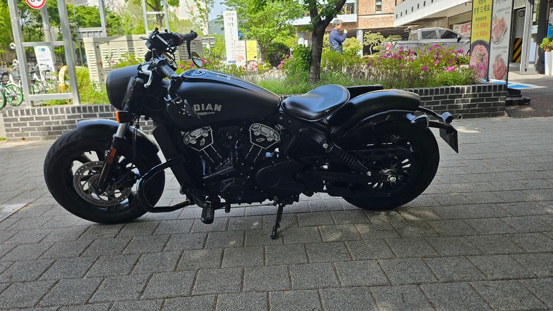 인디언 스카우트바버 2019년식 무광 올블랙 이미지