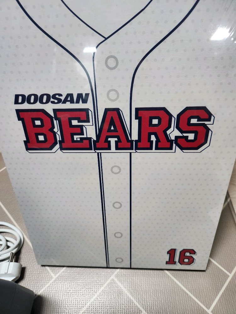 두산베어스 2015 테이블 모자 체어 일괄 이미지