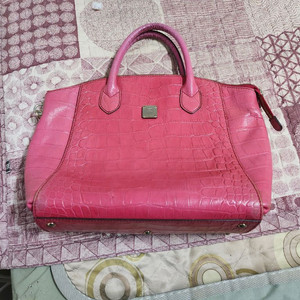 크로코다일 패턴 핸드백 엠씨엠 이미지