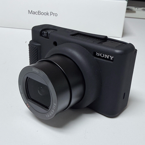 소니 zv-1 m2 블랙 풀박 민트급. 필터, 보호필름, 실리콘케이스 부착중+정품 배터리+충전케이스 포함