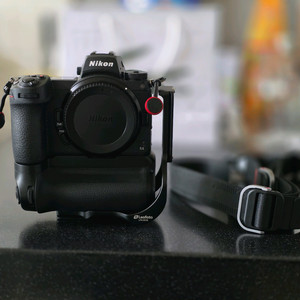 z6ii 본체 세로그립 L플레이트. 판매합니다