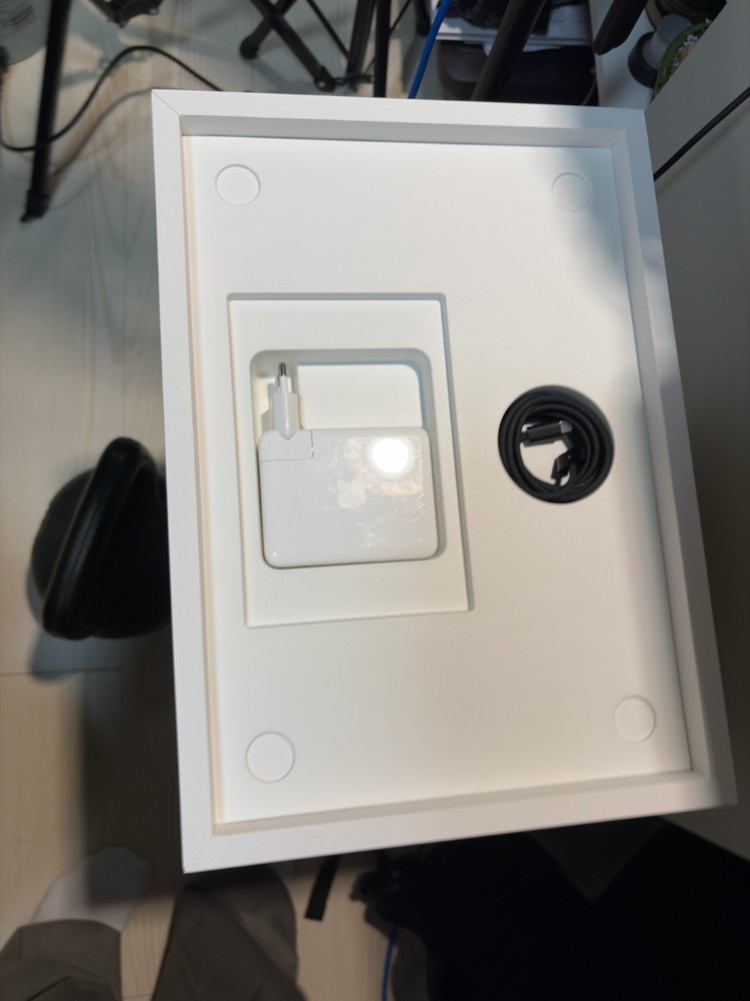 맥북프로 16인치 M4 pro 기본형 팝니다 이미지