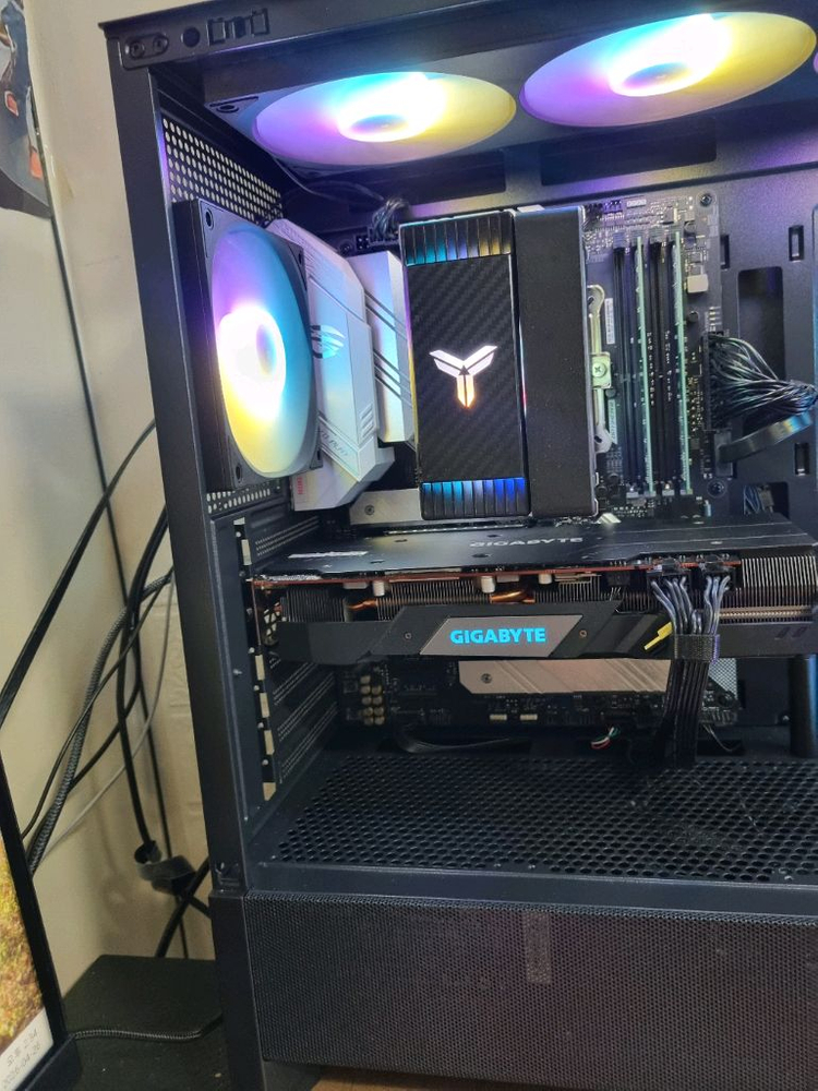 라이젠 3600 RX5700XT 고성능 게이밍 PC 이미지