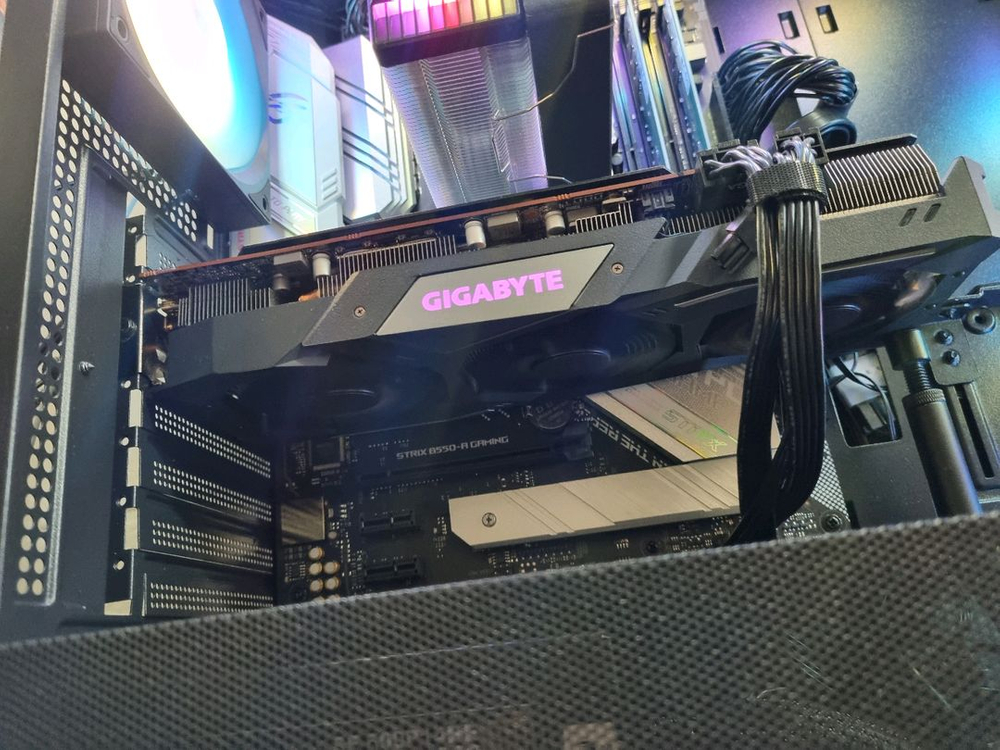 라이젠 3600 RX5700XT 고성능 게이밍 PC 이미지