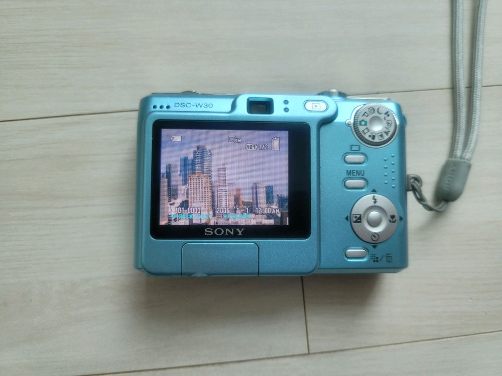 소니사이버샷 DSC-W30 디지털카메라 이미지