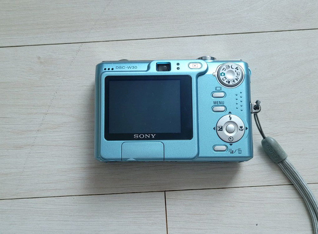 소니사이버샷 DSC-W30 디지털카메라 이미지