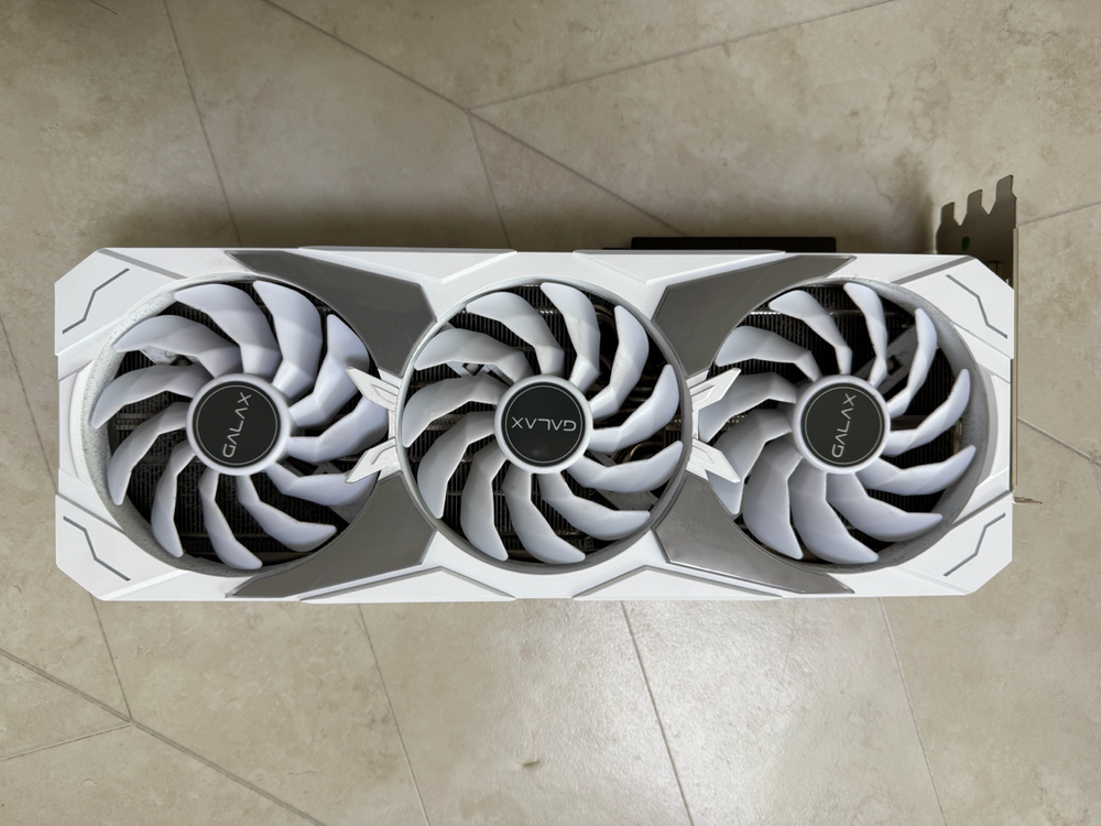 RTX 4080 SUPER 그래픽카드 이미지