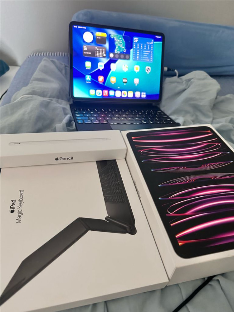 아이패드 프로 11 M2 4세대 매직키보드 이미지